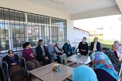 Ağrı Valisi Bozkurt&rsquo;tan bayramda şehit aileleri, gazi, &ccedil;ocuklar ve huzurevi sakinlerine ziyaret
