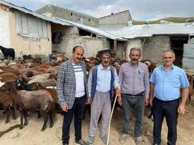 Ağrılı &ccedil;ift&ccedil;ilere m&uuml;jde: Yetiştiricilere y&uuml;zde 50 hibeli makine ve uygun fiyatlı hayvan ila&ccedil;ları desteği
