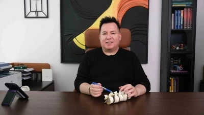 Ağrıyı g&ouml;z ardı eden bel fıtığı hastalarına uyarı: "Sinir baskısı ilerleyebilir"
