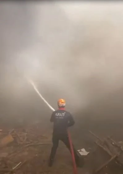 Ahır yangınında 15 küçük ve 8 büyükbaş hayvan telef oldu
