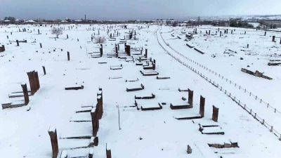 Ahlat&rsquo;ın tarihi mekanlarında kar g&uuml;zelliği
