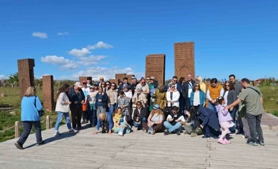 Ahlat Sel&ccedil;uklu Mezarlığı&rsquo;nda Kurban Bayramı yoğunluğu
