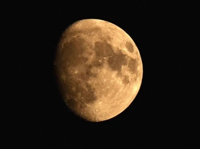 Ahlat semalarında kartpostallık &quot;Şişkin Ay&quot; manzarası
