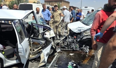 Ahlat’ta 3 aracın karıştığı kazada 8 kişi yaralandı
