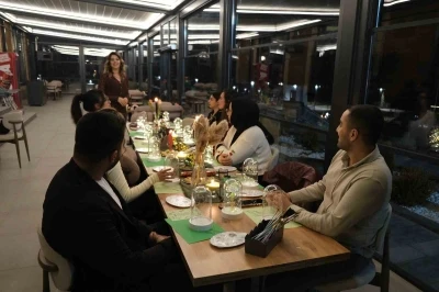 Ahlat&rsquo;ta iftar sonrası cam fanus boyama etkinliği
