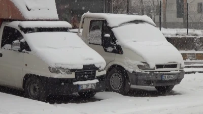 Ahlat&rsquo;ta mart karı s&uuml;rprizi: 11 k&ouml;y yolu ulaşıma kapandı
