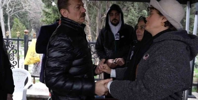 Ahmet Minguzzi &ouml;l&uuml;m yıl d&ouml;n&uuml;m&uuml;nde kabri başında anıldı
