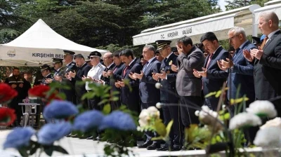 Ahmet Tozluklu Şehitliği&rsquo;nde duygusal bayram
