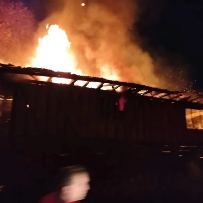 Ahşap ev alev alev yandı
