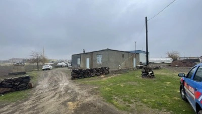 Aile faciası: Tartıştığı eşini ve oğlunu &ouml;ld&uuml;rd&uuml;