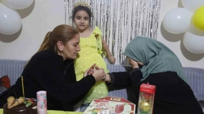 Aile fotoğrafından geriye tek kalan Alye&rsquo;nin doğum g&uuml;n&uuml;nde babaannesi g&ouml;zyaşlarına boğuldu
