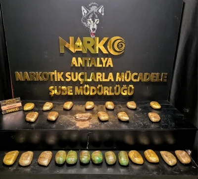 Aile g&ouml;r&uuml;nt&uuml;s&uuml; vererek uyuşturucu nakline operasyon
