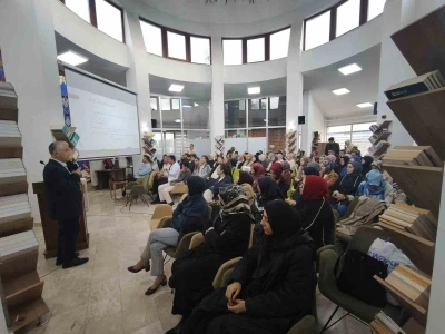 &lsquo;Aile Okulu&rsquo; etkinlikleri s&uuml;r&uuml;yor
