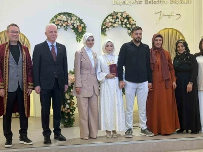 Aile ve Sosyal Hizmetler Bakanı G&ouml;ktaş, evlilik kredisi desteğinden faydalanan &ccedil;iftin nikah şahidi oldu
