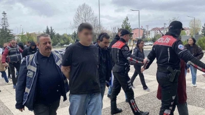 Ailelerden basın mensuplarına tepki: "Allah belanızı versin, daha 18 yaşında, &ccedil;ekmeyin"

