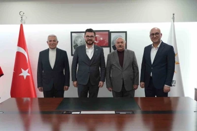 AK Parti&rsquo;de 3 il&ccedil;e başkanı g&ouml;revden alındı
