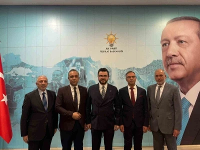 AK Parti&rsquo;de 3 yeni il&ccedil;e başkanı g&ouml;revi devraldı
