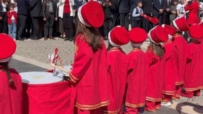 AK Parti'den 'mehter' provokasyonuna tepki: 'Ana muhalefet bu halde'