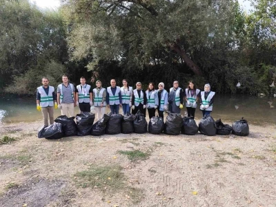 AK Parti’den Porsuk Çayı kenarında çevre temizliği
