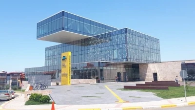 AK Parti Denizli İl Başkanı Subaşıoğlu: "Biz yaptık, siz de yapın. Pamukkale&rsquo;nin gen&ccedil;lerini k&uuml;t&uuml;phanesiz bırakmayın"
