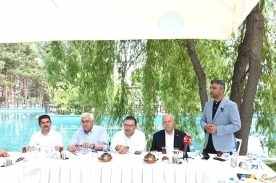 AK Parti Erzurum teşkilatı hizmetleri değerlendirdi
