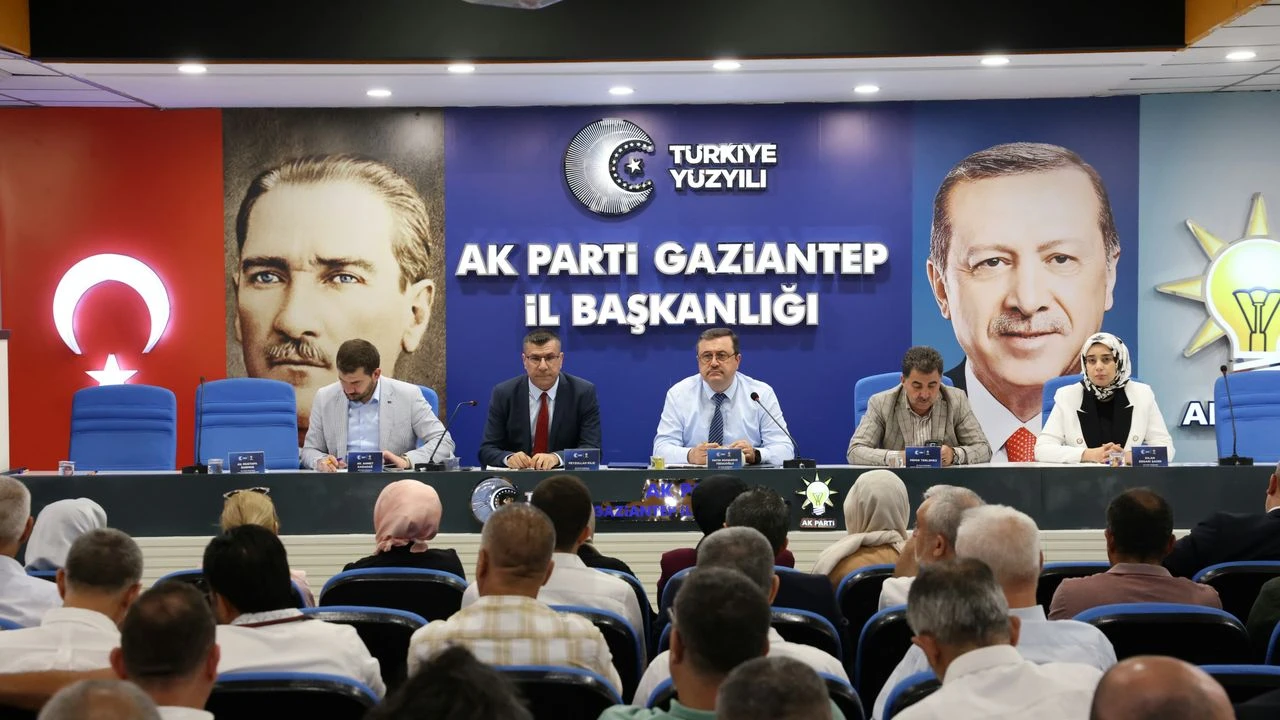AK Parti Gaziantep İl Yönetimi toplandı! Durmadan çalışıyoruz