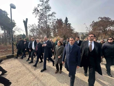 AK Parti Gaziantep Milletvekili B&uuml;nyamin Bozgeyik: "Halep huzura koşuyor"
