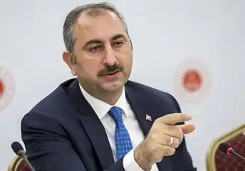 AK Parti Grup Başkanvekili Abdülhamit Gül: “Terörsüz Türkiye hedefine yürürken milli değerlerimize yönelik hakaret dilini asla kabul edemeyiz”