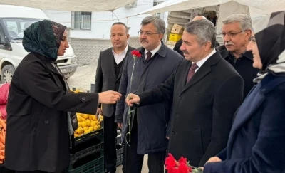 AK Parti heyeti, kadınların kadınlar g&uuml;n&uuml;n&uuml; kutladı
