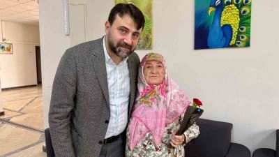 AK Parti heyetinden Anneler G&uuml;n&uuml;&rsquo;nde huzurevi ziyareti
