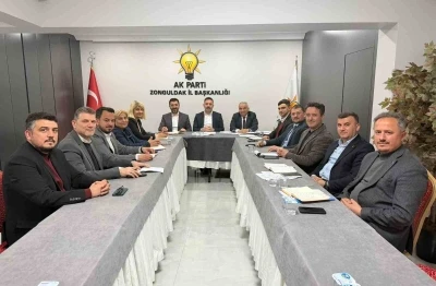AK Parti İl Başkanlığı&rsquo;nda değerlendirme toplantısı ger&ccedil;ekleştirildi
