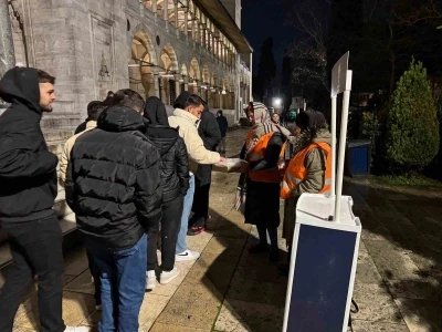 AK Parti İstanbul&rsquo;dan 39 il&ccedil;enin 961 mahallesinde lokum ikramı
