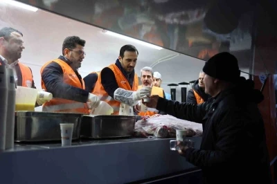 AK Parti İstanbul&rsquo;dan her g&uuml;n on binlerce kişiye &ccedil;orba ikramı
