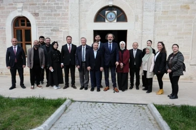 AK Parti İstanbul Milletvekilleri, cuma g&uuml;nleri sahaya inerek vatandaşlarla buluşuyor
