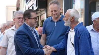 AK Parti İstanbul Milletvekilleri saha &ccedil;alışmalarını s&uuml;rd&uuml;r&uuml;yor
