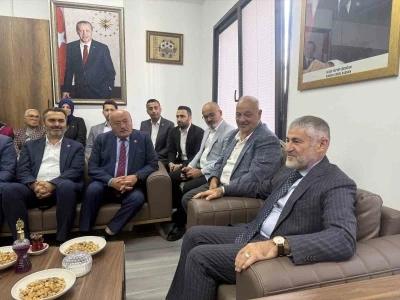 AK Parti Mersin Milletvekili Nureddin Nebati, Avcılar’da vatandaşlarla buluştu
