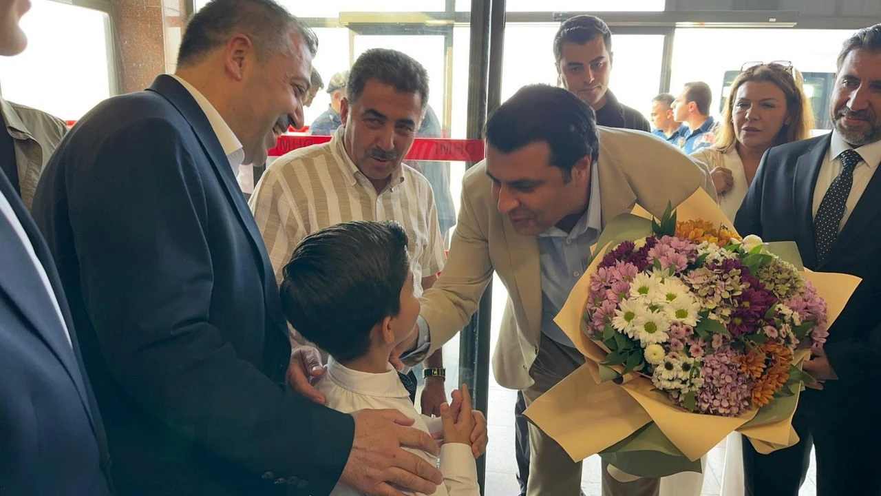 AK Partili Umut Yılmaz’a Havalimanında Coşkulu Karşılama