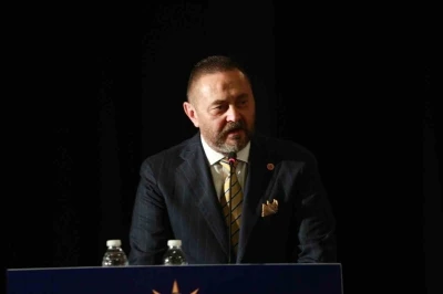 AK Partili Ünal: &quot;Belediyeyi yönetemeyenler, Karşıyaka’yı da tüketiyor&quot;
