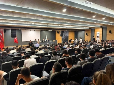 Akademisyenler ve yetkililer &ouml;ğrenciler i&ccedil;in toplandı
