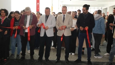 Akademisyenlerin yaptığı eserler sanatseverlerle buluştu
