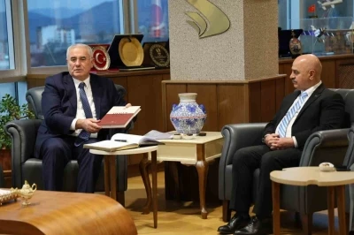 Akarca, Rekt&ouml;r S&ouml;zbir ile bir araya geldi
