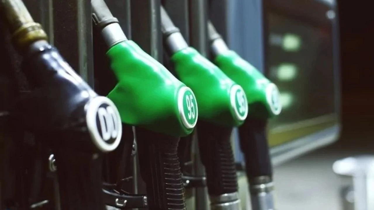 Akaryakıta &ccedil;ifte zam geliyor!