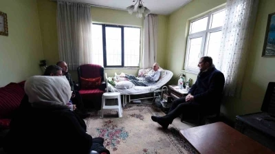 Ak&ccedil;aabat Belediye Başkanı Ekim hastaları evlerinde ziyaret etti
