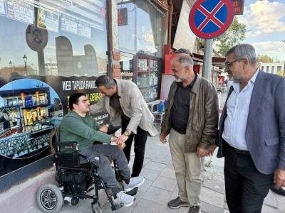 Ak&ccedil;adağ Belediye Başkanı Ulutaş&rsquo;tan bayram &ouml;ncesi esnaf ziyareti
