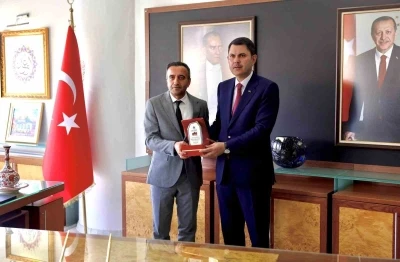 Ak&ccedil;adağ Motofest&rsquo;e destek veren Bakan Kurum&rsquo;a teşekk&uuml;r plaketi
