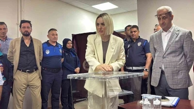 Ak&ccedil;akoca Belediyesi başkan vekili Alev &Uuml;nal oldu
