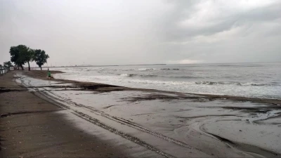 Akçakoca’da belirlenen yerler hariç denize girmek yasak
