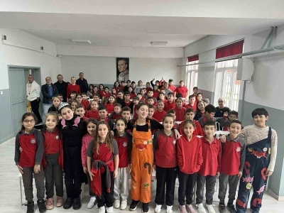 Ak&ccedil;akoca&rsquo;da &ouml;ğrencilere y&ouml;nelik tiyatro g&ouml;sterisi d&uuml;zenlendi
