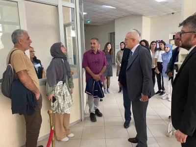 Akçakoca’ya gelen öğrencilerle buluştu
