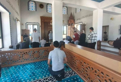 Ak&ccedil;aova TOKİ Camii&rsquo;nde ilk Cuma namazı kılındı
